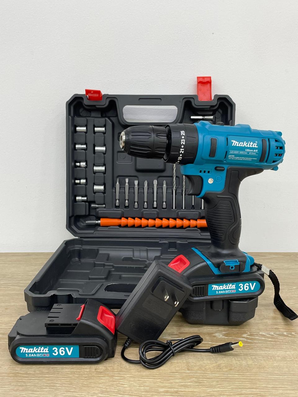 TALADRO PERCUTOR MAKITA 18V 1/2 CON BATERIA Y CARGADOR